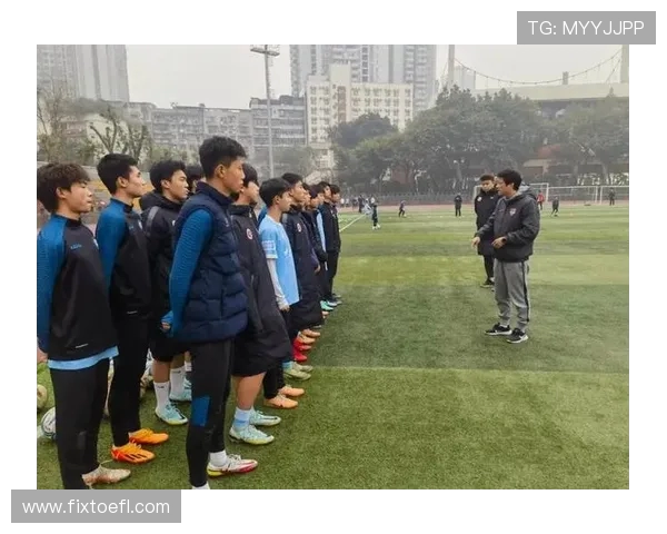 重庆足球队以54分领跑冠军赛积分榜展现强劲实力