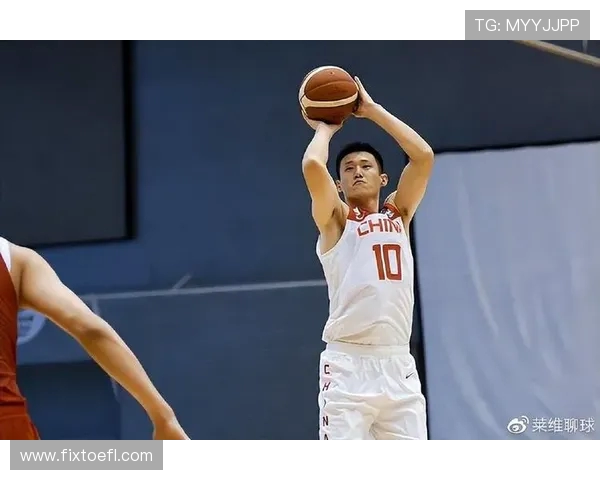 周鹏：从篮球场上的拼搏者到生活中的多面手，探索他的成长与转变之路